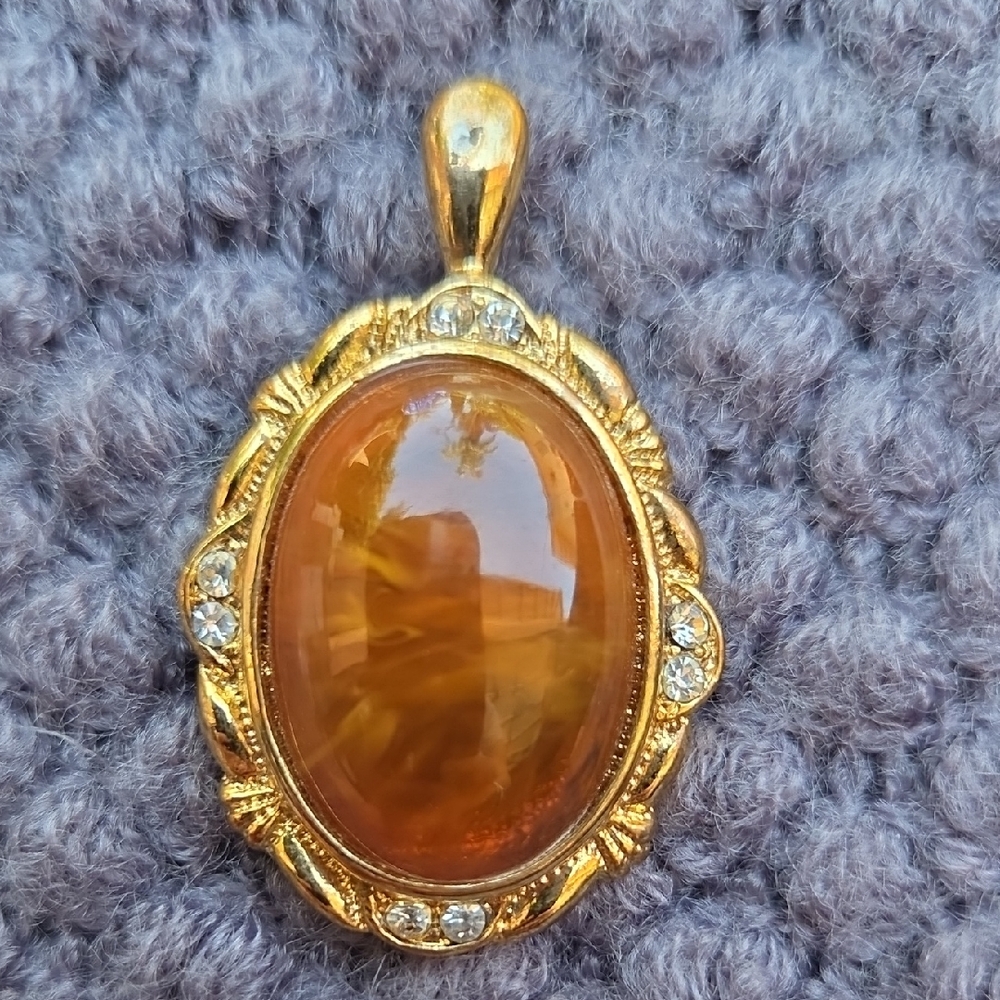 Gold-Tone Amber Oval Pendant Necklace - Warm Honey Accent